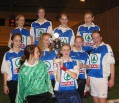 Jentene jublar etter å ha vunnet Nordea Cup 2006